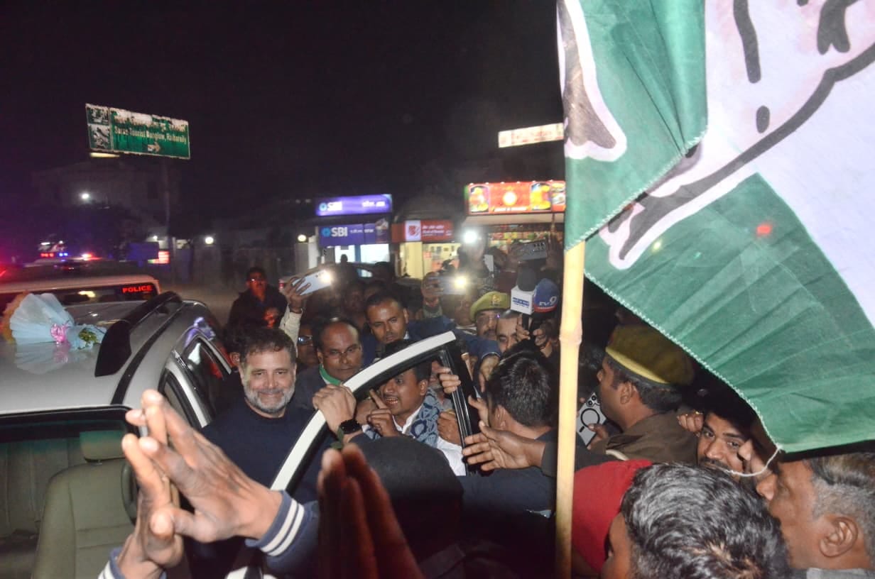 Rahul Gandhi reaches his stronghold, receives a rousing welcome