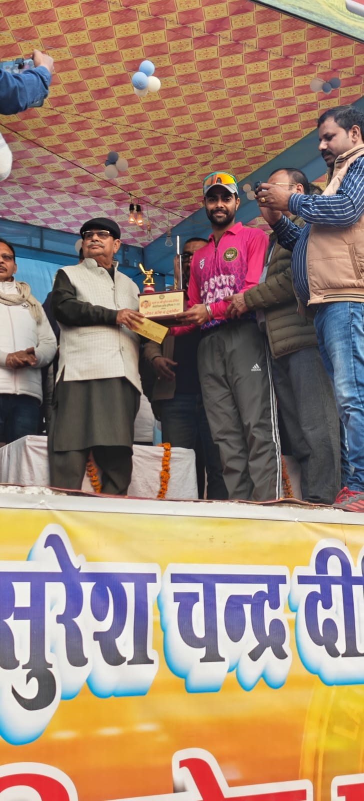 Shekhar Sirohi of Agra became the Man of the Series in Mainpuri.