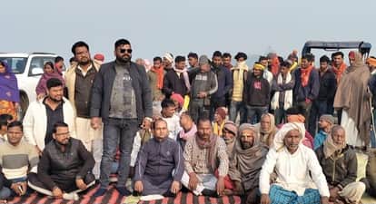 West Champaran News: After broken hopes, people took to streets against decision to cancel bridge in Bagaha