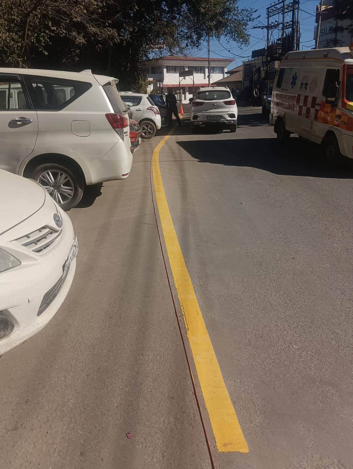 Work on the Yellow Line begins in the city, providing parking facilities for 1,500 vehicles.