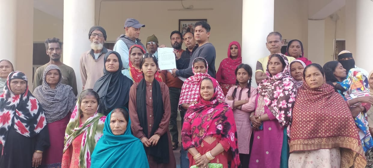 Railways pasted 58 notices to remove encroachment in Tanakpur.