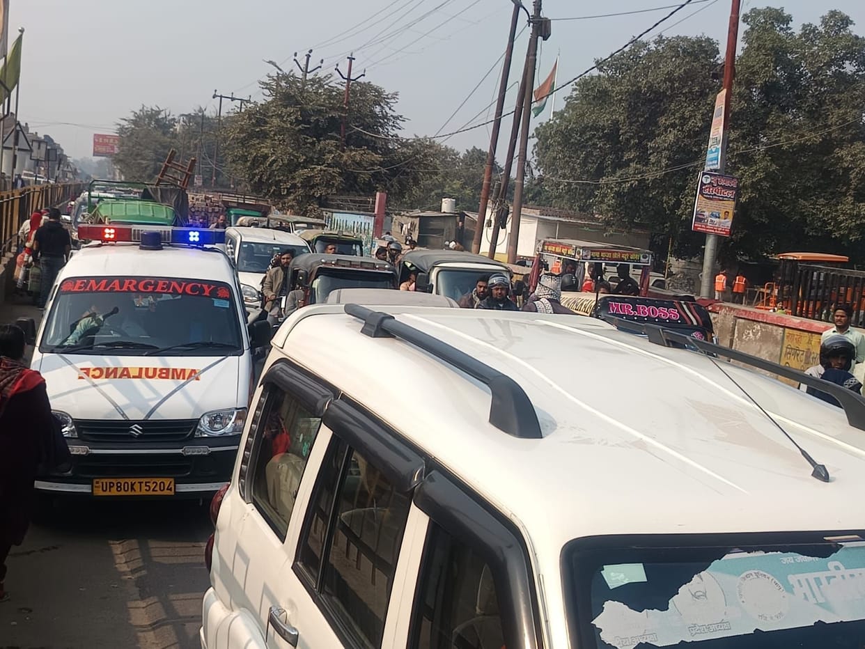 The construction of an overbridge caused problems, leading to an hours-long traffic jam at the Jain Temple intersection, with the city MLA also stranded.