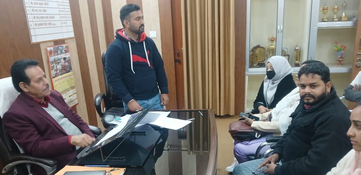 Instructors demanded increase in honorarium
