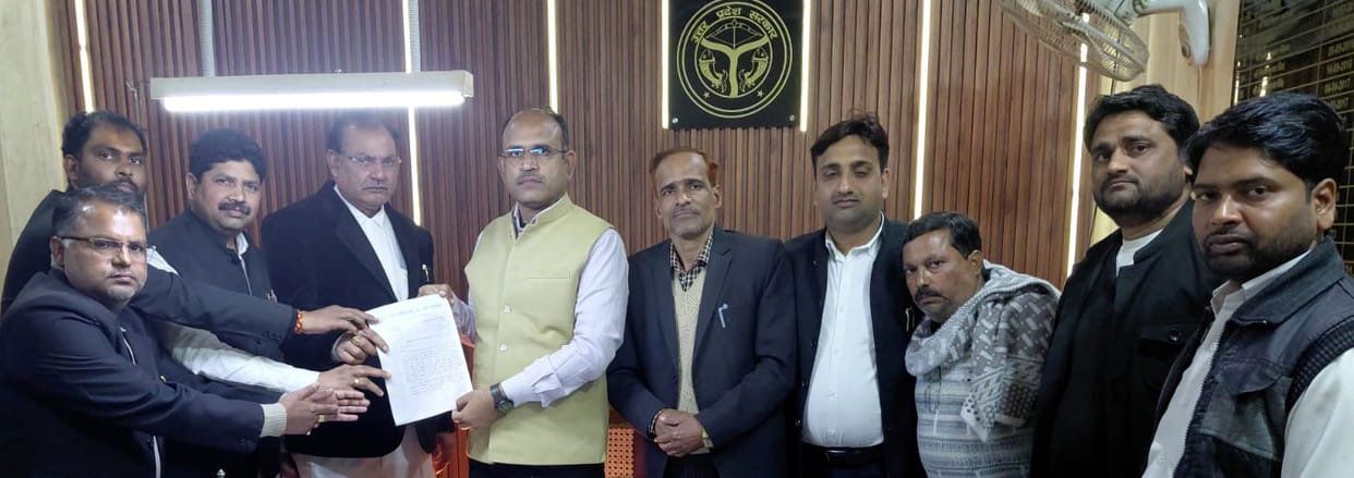 Lekhpal accused of illegal recovery, memorandum submitted to SDM