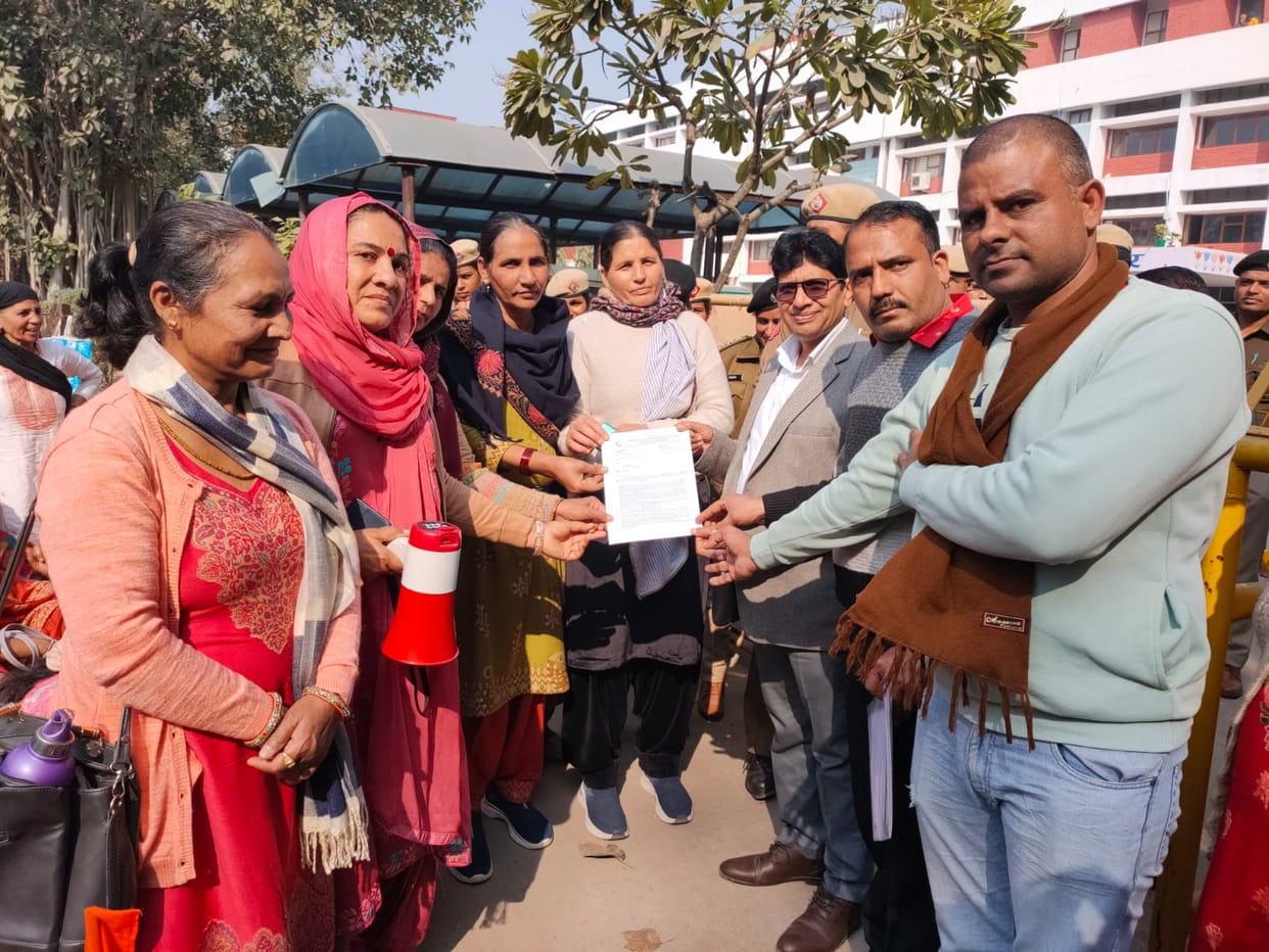 Labor unions and Anganwadi workers submitted a memorandum.