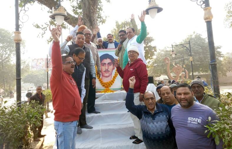 History of martyr Hemu Kalani should be included in the curriculum