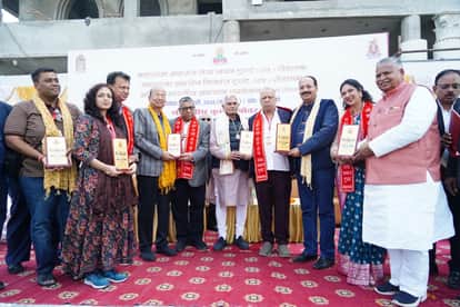 150 families traveling from Hyderabad to Agroha were honored.