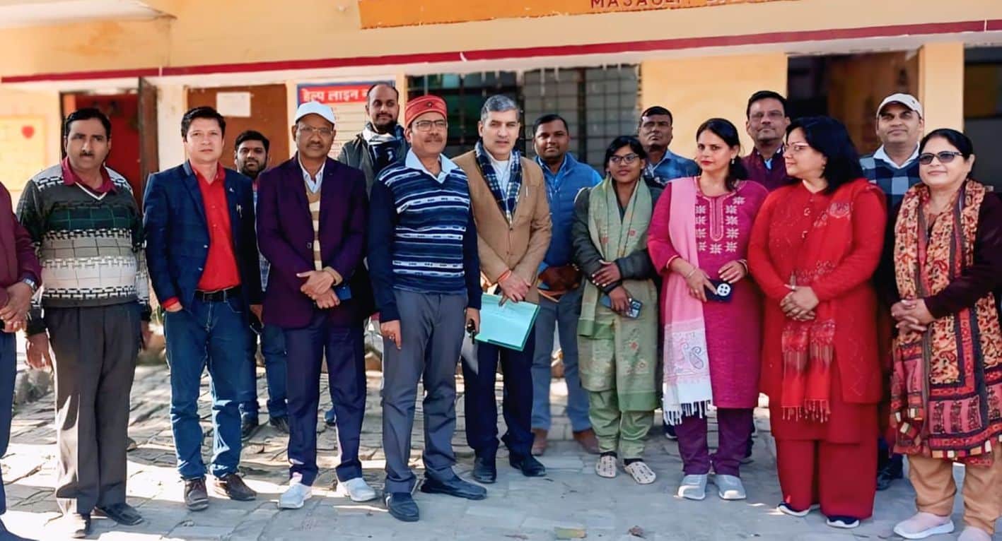 आवासीय गांधी बालिका विद्यालय करपिया में निरीक्षण के लिए पहुंची टीम। 