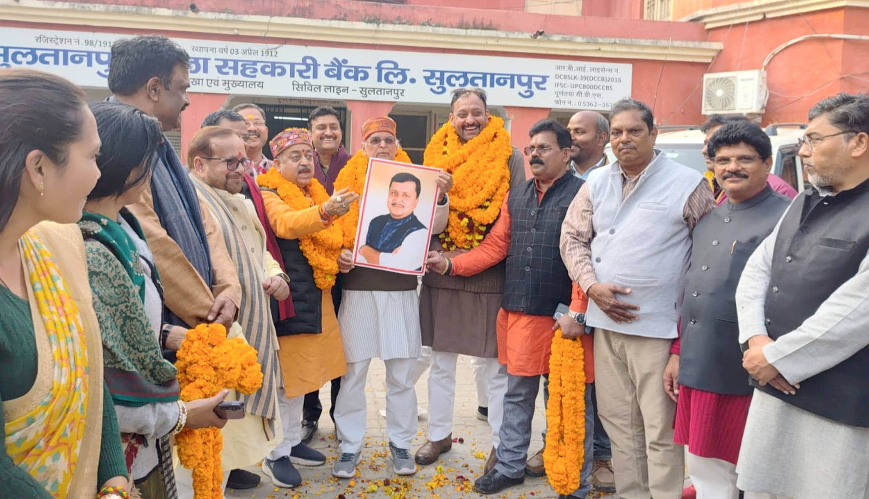 भाजपा का निर्विरोध राष्ट्रीय अध्यक्ष निर्वाचित होने पर खुशी मनाते कार्यकर्ता। स्रोत- पार्टी