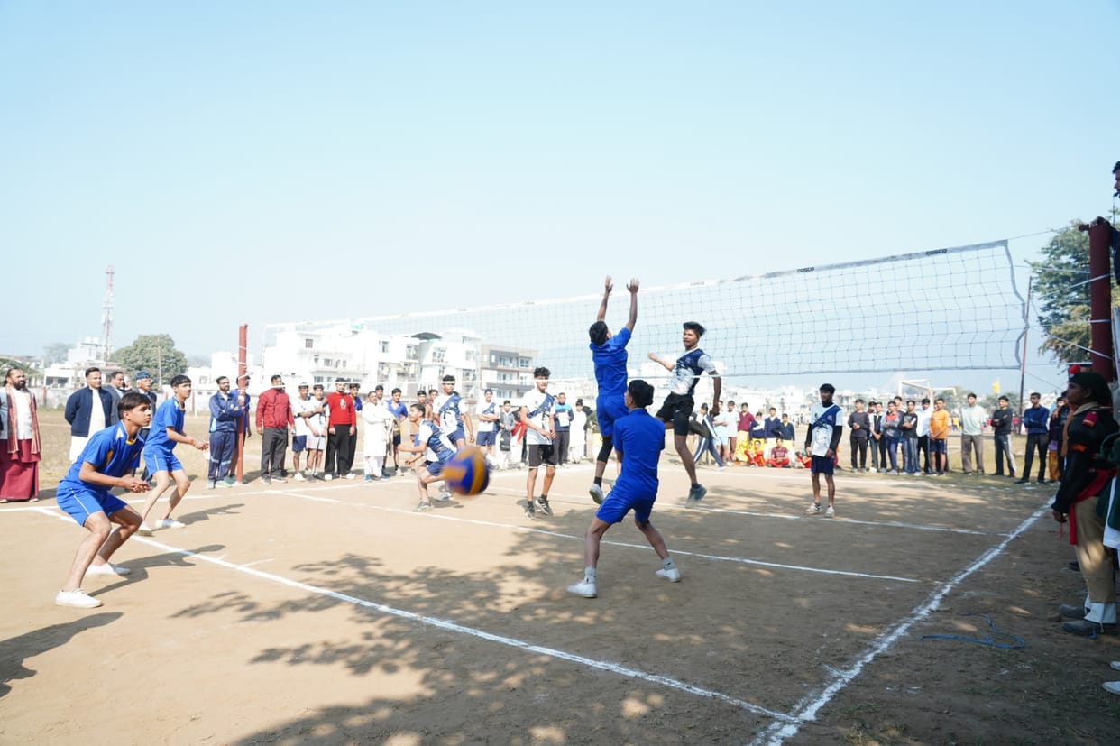 Mahendra, Ranjan first in 100 meter race