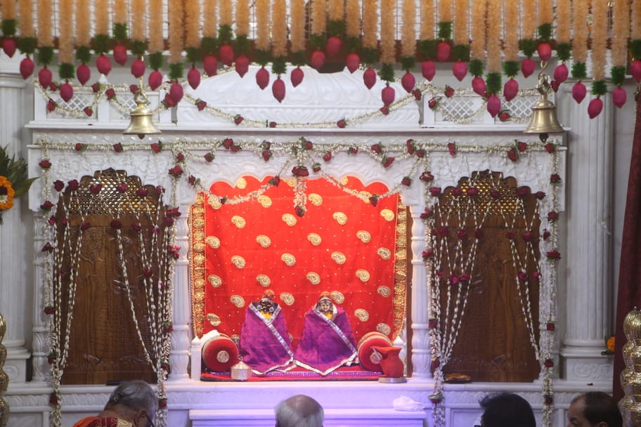 Vishnu Sahasranaam recitation, saffron decoration and classical music at Gopal Temple