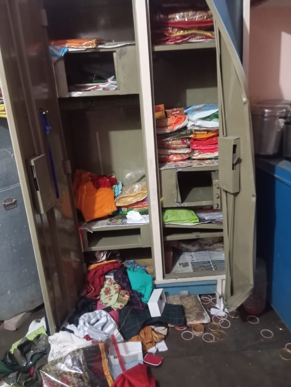 Lakhs stolen from the closed house of a dairy operator in Bichpuri