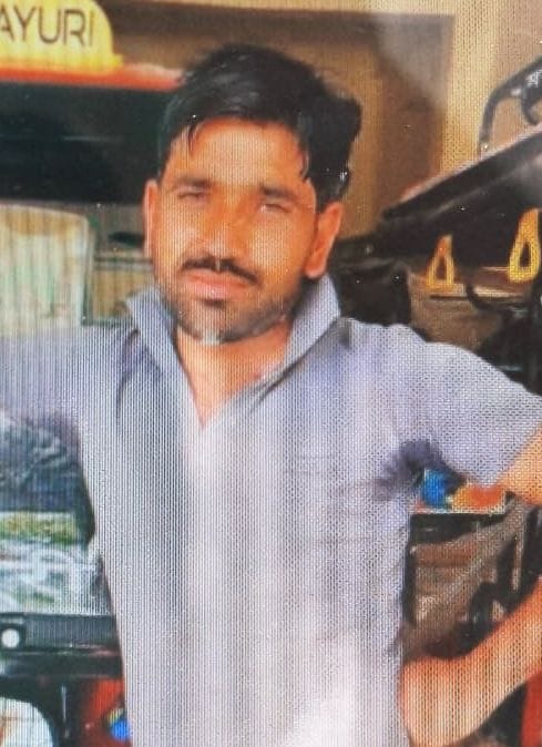 E-rickshaw driver dies after consuming poison