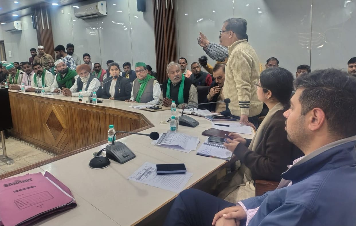 Farmers raised the issue of dilapidated power lines in rural areas and the possibility of accidents.