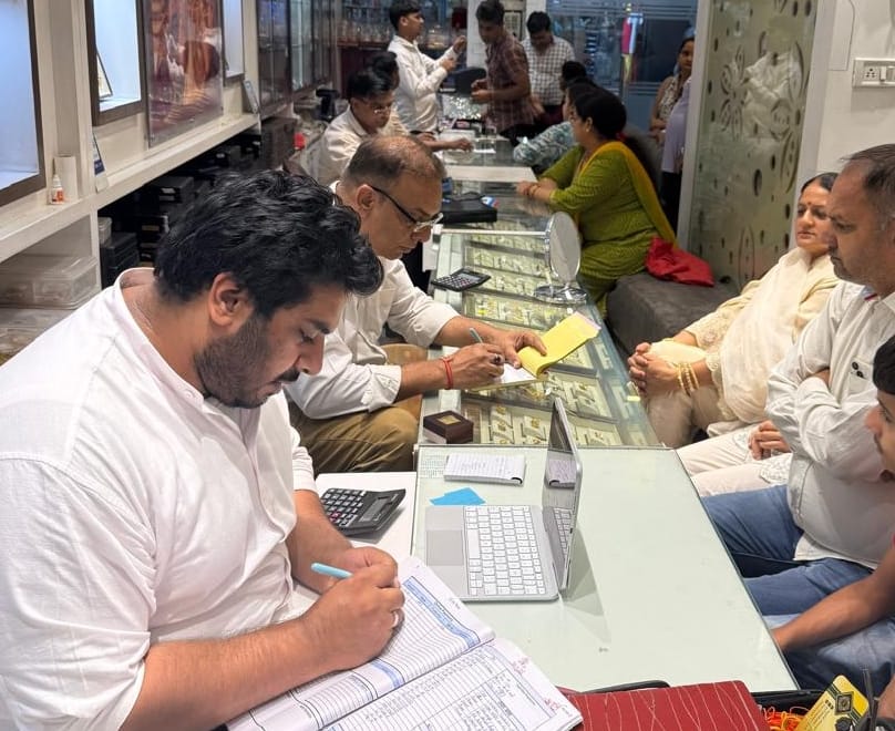 The rising prices of gold and silver have increased concerns among both ordinary people and traders.
