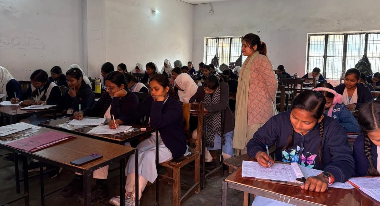 Chemistry exam candidates struggled with reaction and conceptual questions.