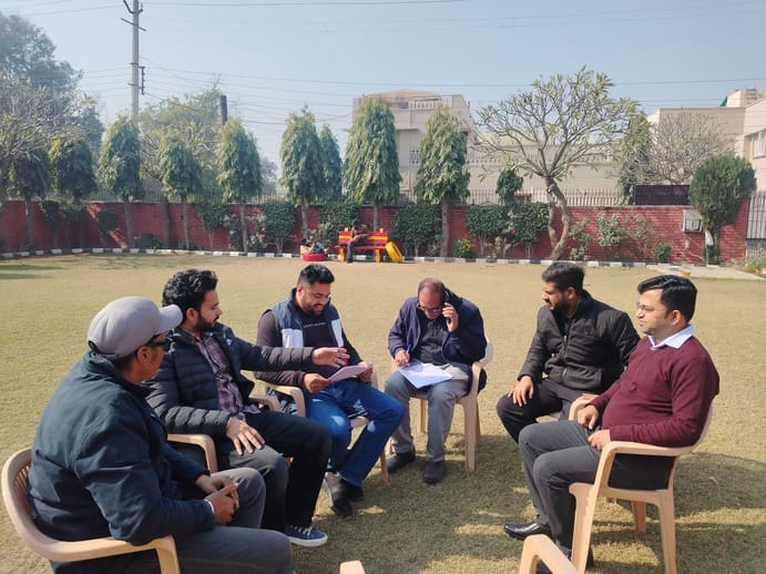 Announced two hours before the garbage collection truck came, meetings of 50 percent of the wards were canceled due to lack of quorum