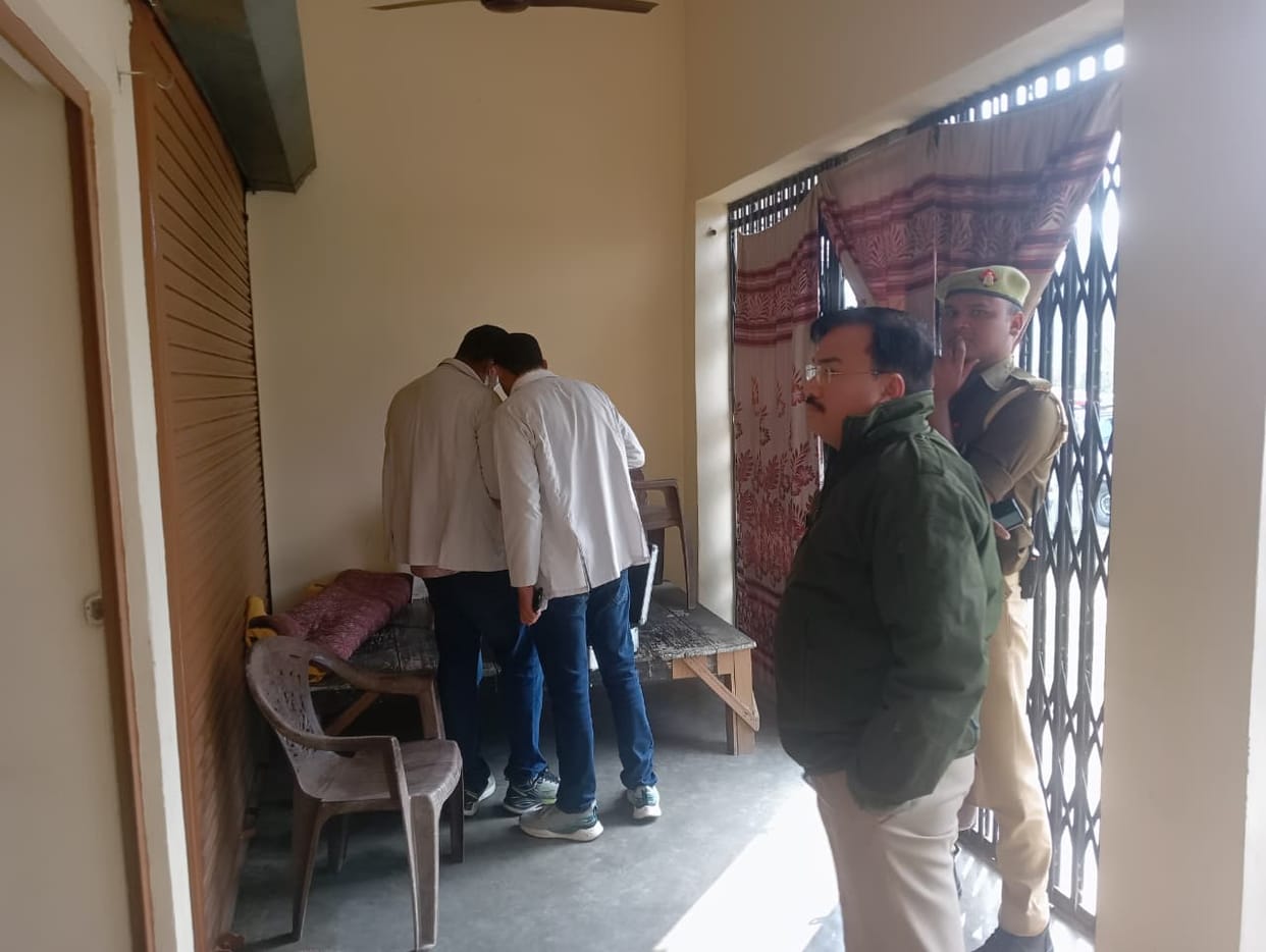Theft in the closed house of the former principal who had gone on Vaishno Devi pilgrimage