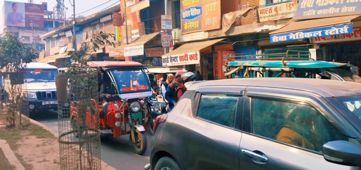 The city is jammed, the vehicles are crawling, the people are searching the roads.