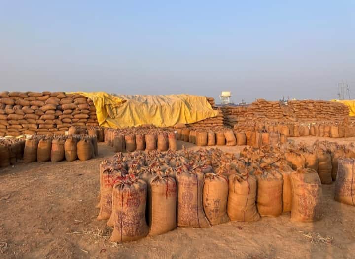 Dhamtari News Farmers are unable to sell all their paddy even after receiving tokens