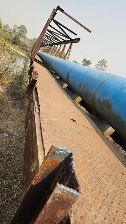 Thieves cut through railings installed for pedestrians using a gas cutter in Korba