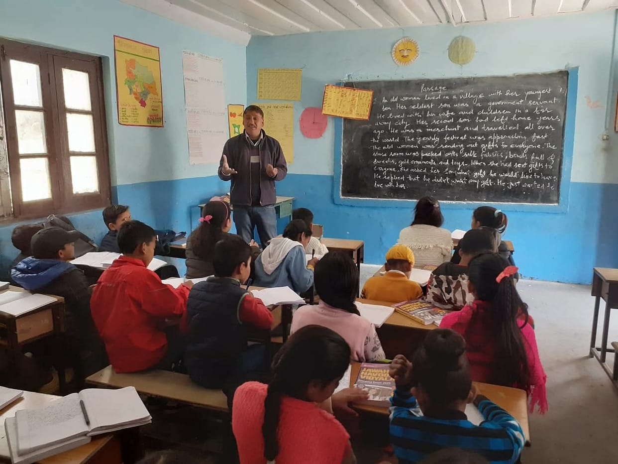 Teacher Shyam Lal Handa is creating the story of dreams of poor children.
