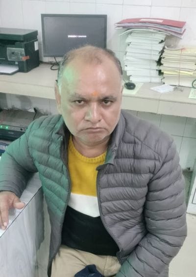 In Bisauli, the anti-corruption team caught the accountant taking bribe.