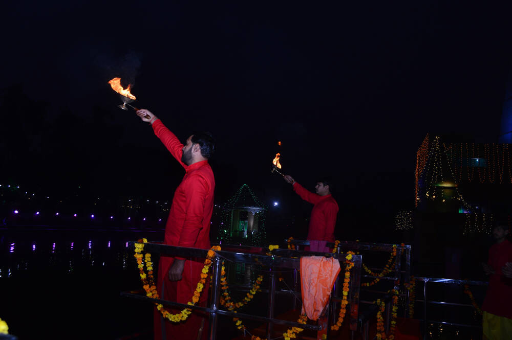 Saraswati Maha Aarti program filled the atmosphere of Saraswati Tirtha with devotion.