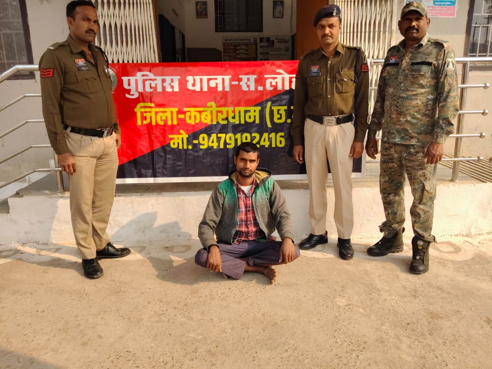 पुलिस की गिरफ्त में आरोपी
