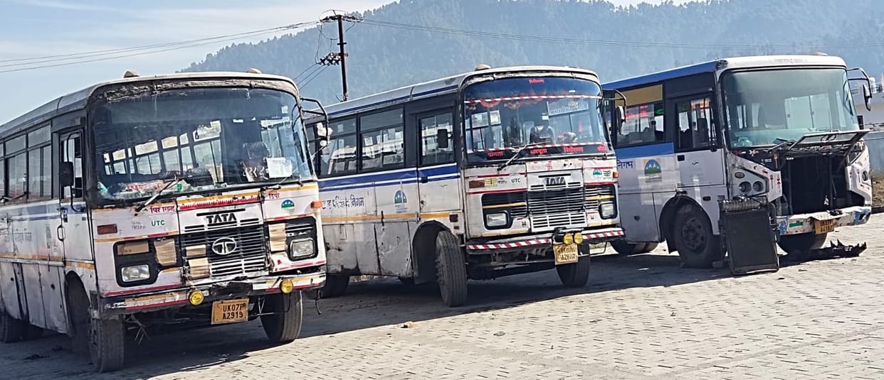 25 buses that have crossed their age limit are running, compromising the safety of passengers.