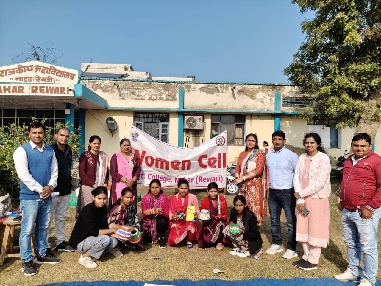 राजकीय महाविद्यालय नाहड़ में प्रतियोगिता के दौरान एकत्रित हुई छात्राएं। स्रोत : कॉलेज