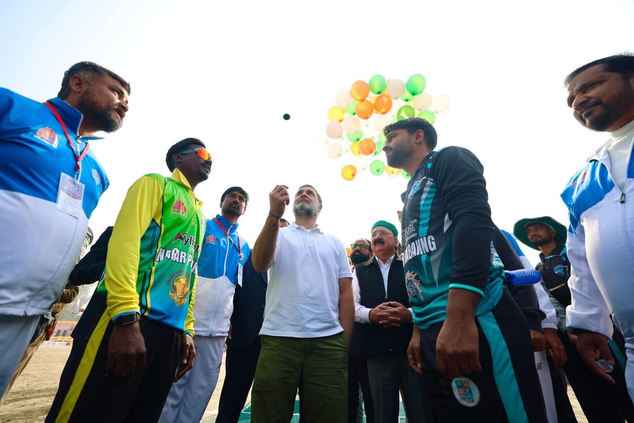 Raebareli Premier League begins, Rahul Gandhi tosses the coin