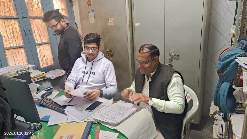 सिरसा। पार्को की डिटेल लेते हुए सीएम फ़्लाइंग की टीम। संवाद