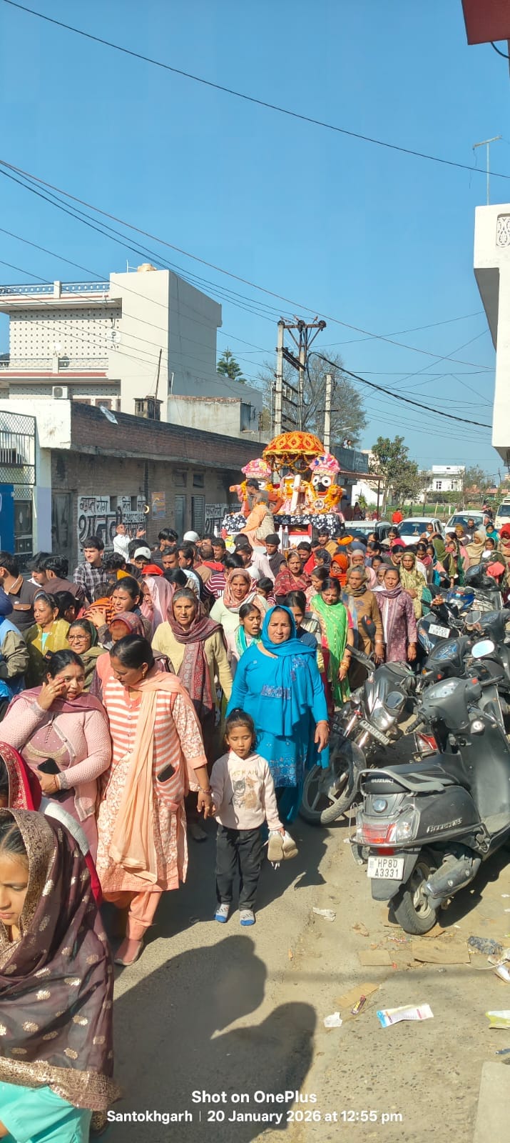 Women danced and sang in praise of Lord Jagannath.