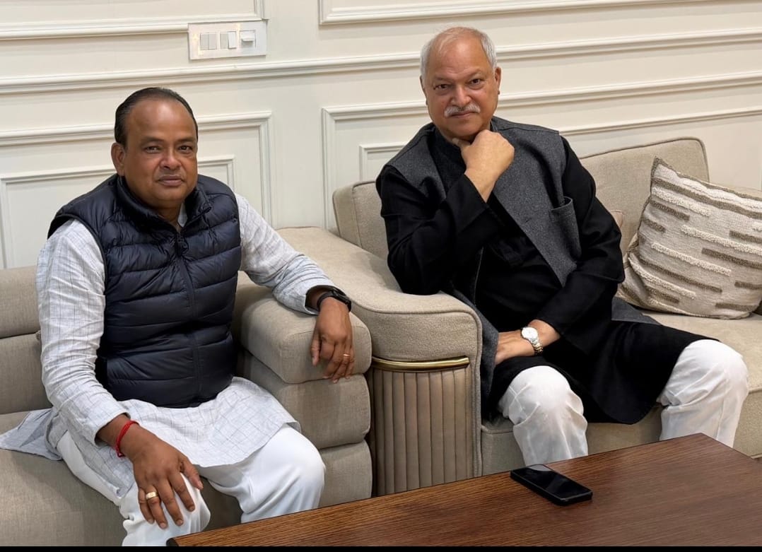 स्वास्थ्य मंत्री इरफान अंसारी के साथ वरिष्ठ कांग्रेस नेता शकील अहमद खां