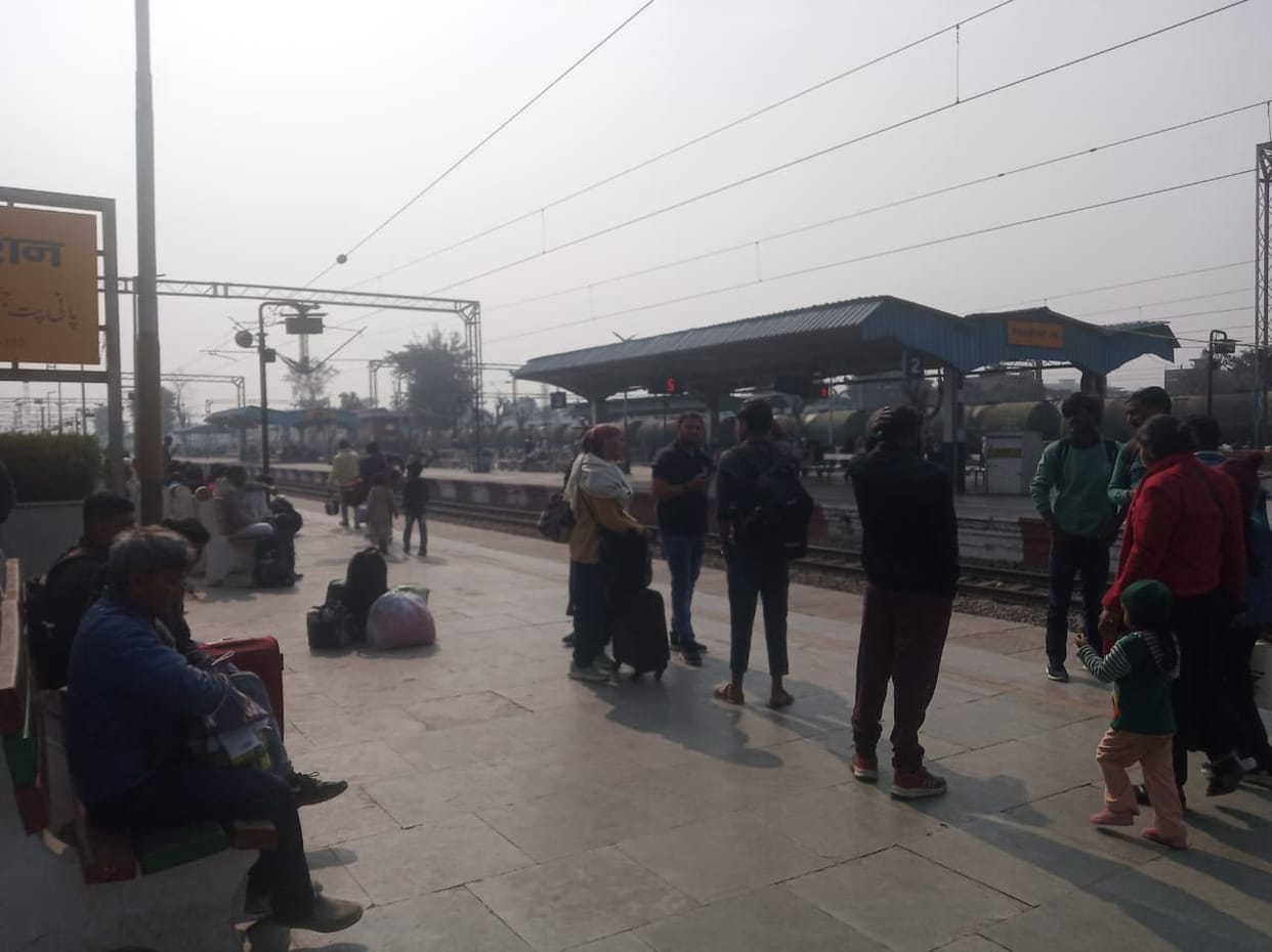 Amrapali Express delayed by four hours, passengers upset