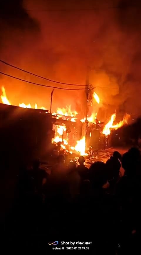 bihar Patna ke danapur me Several shops were gutted in the fire. fire incident news