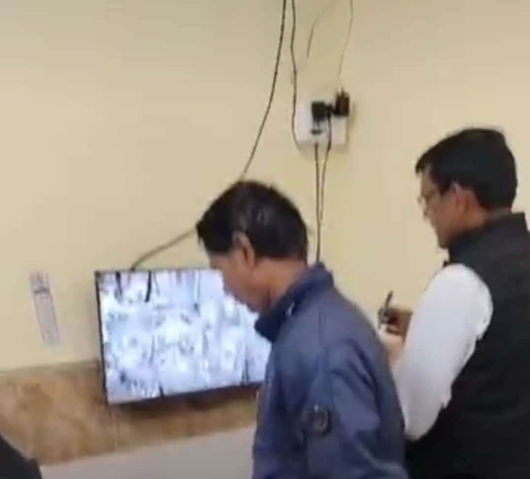 अस्पताल का निरीक्षण करते सीएचएमओ