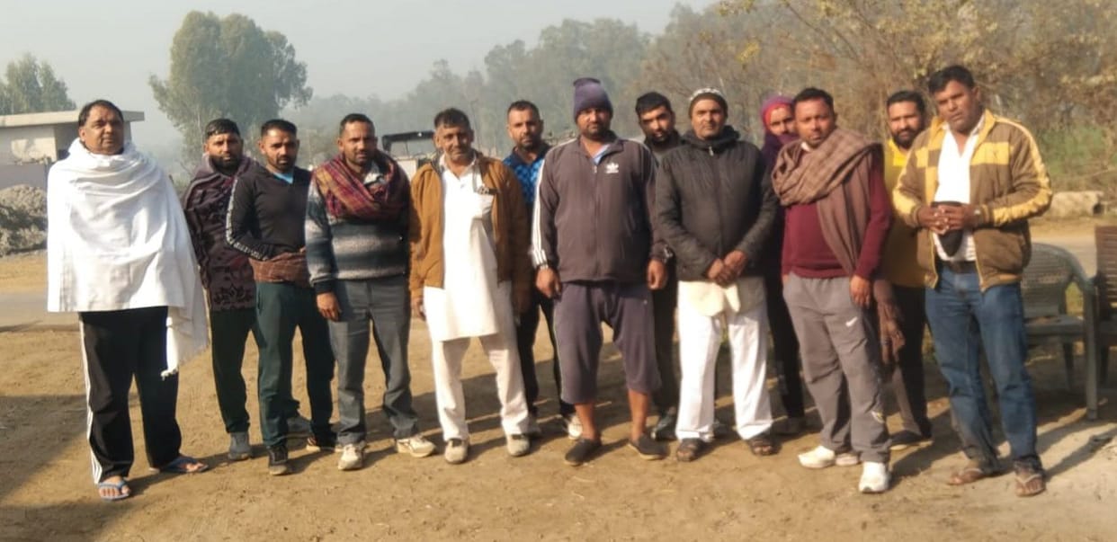 Cables stolen from fields in Baranpur, farmers express anger.