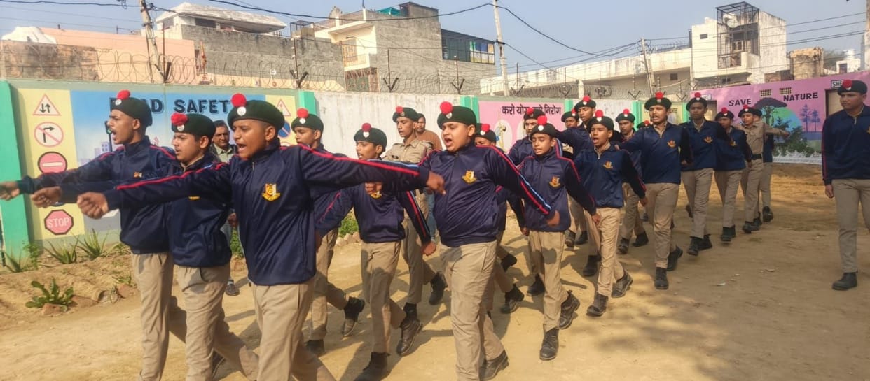 Students held a rehearsal for Republic Day.