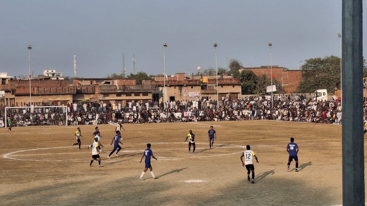 In women's football, Deoria defeated Kaimur by a score of 1-0.