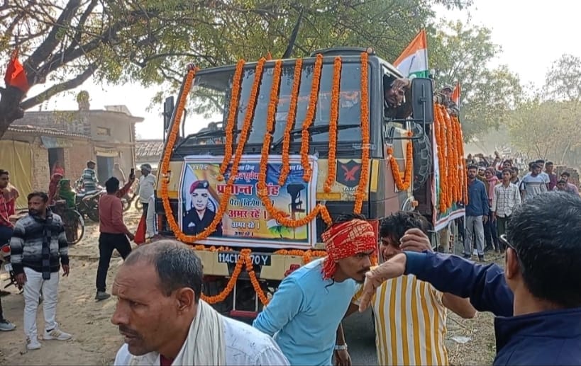 The soldier's body arrived in the village from Jammu, and he was given a final farewell.