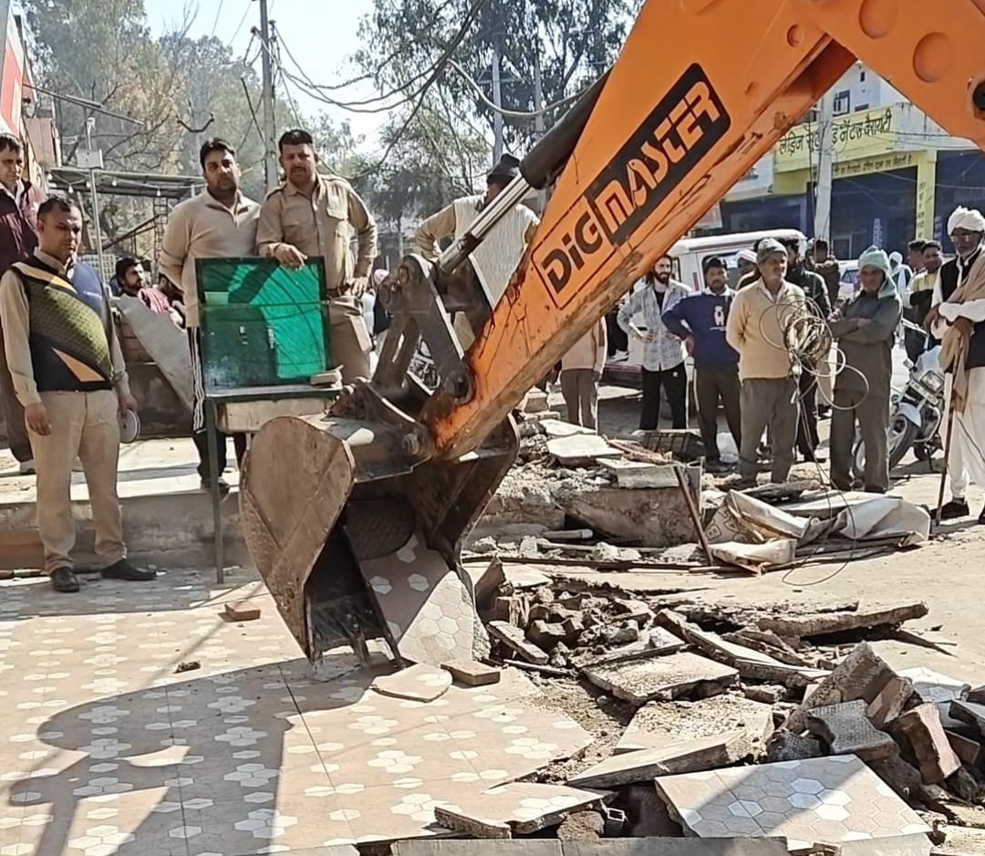Illegal construction demolished in Bhadason village