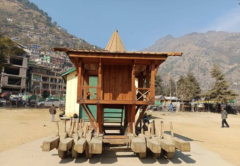 Devotees will gather today to pull the chariot of Lord Raghunath.