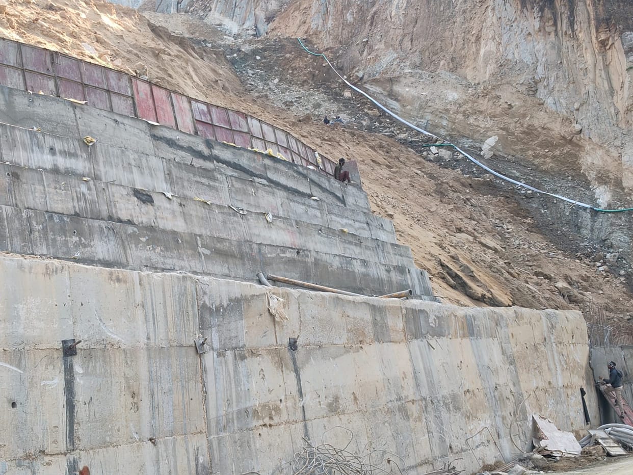 A 35-meter-high wall will block the debris from the danger zone of Swala.