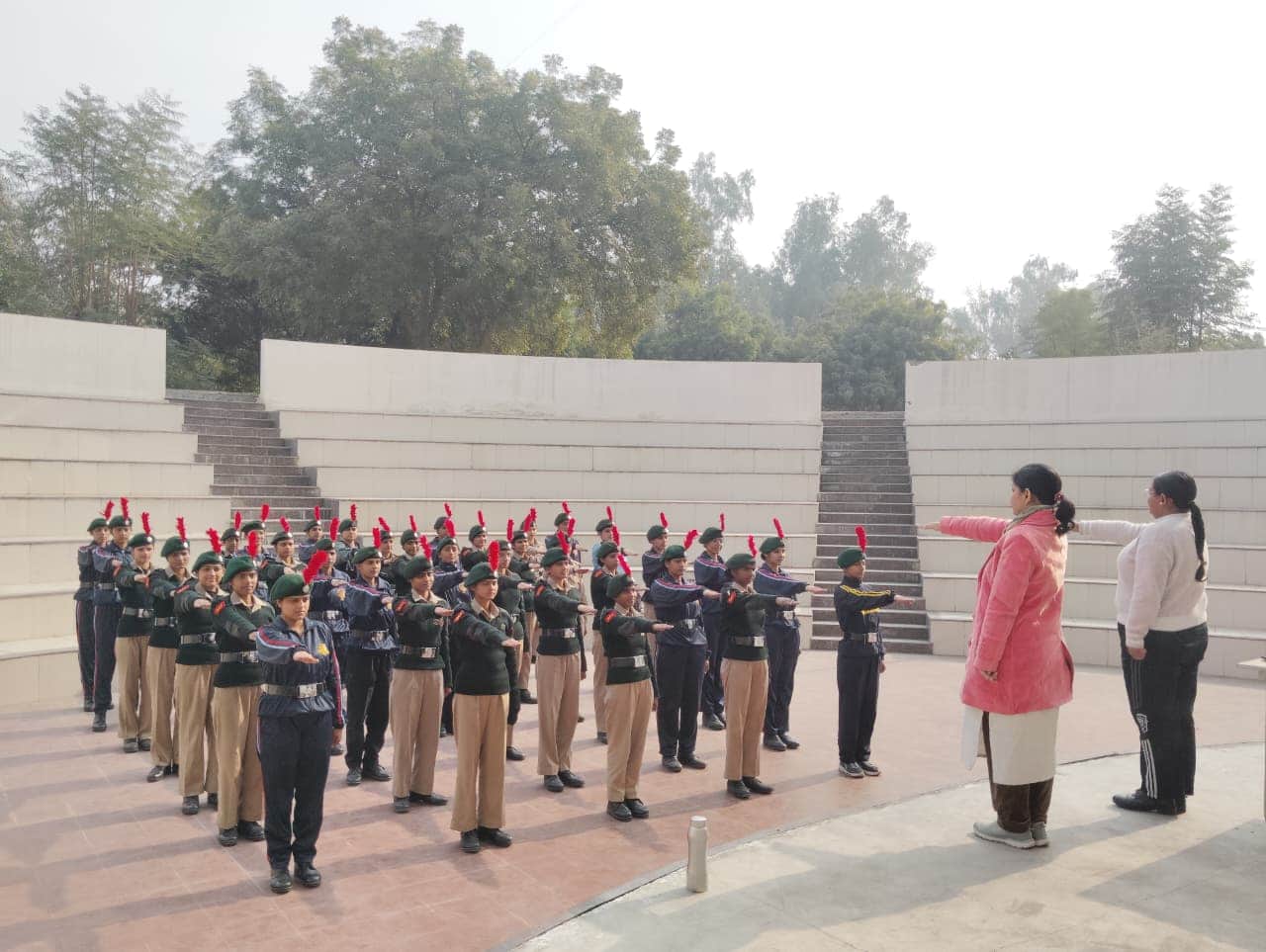 चौधरी देवीलाल विश्वविद्यालय के विद्यार्थी शपथ ग्रहण करते हुए । विवि