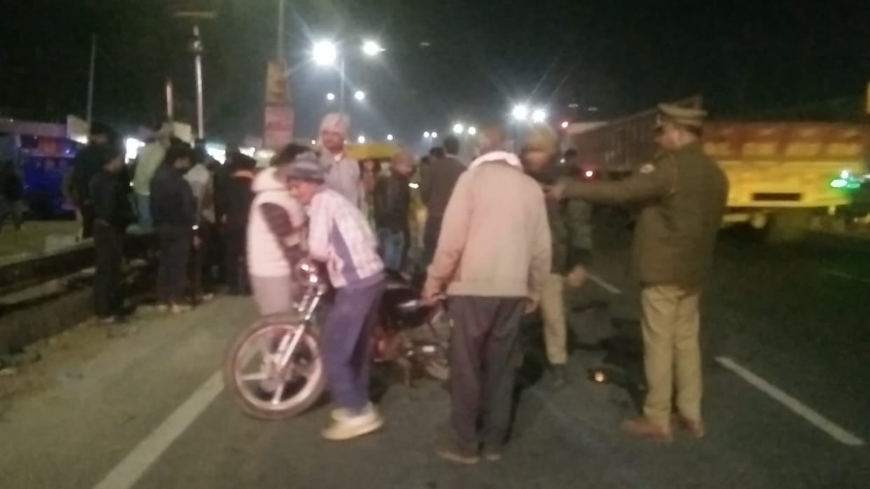 An elderly man riding a bike while returning home from his in-laws' house was crushed by a truck and died.