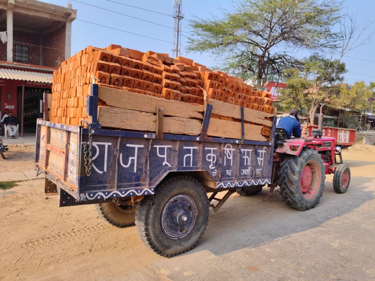 Overloaded tractor-trolleys are running like death, administration is silent