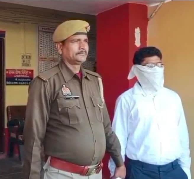 फोटो 21 एचएएमपी 30- एंटी करप्शन की पकड़ में पंचायत सचिव।  विभाग