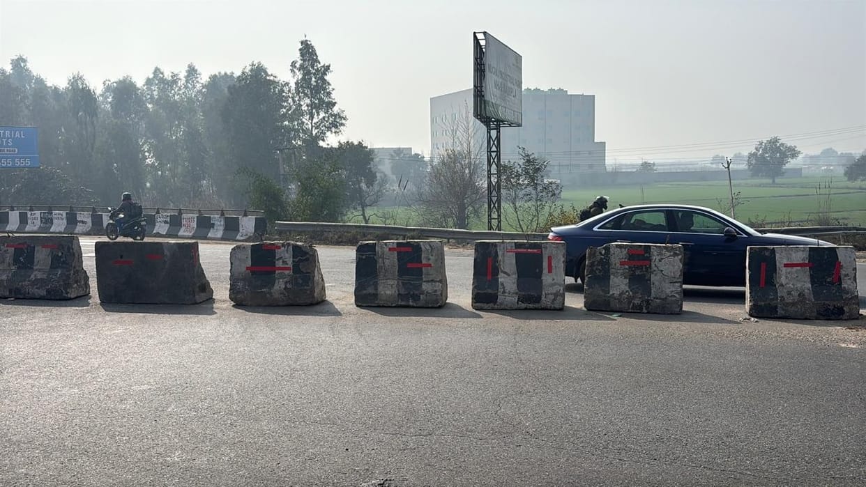Farmers blocked the intersection to prevent accidents, causing inconvenience to motorists.
